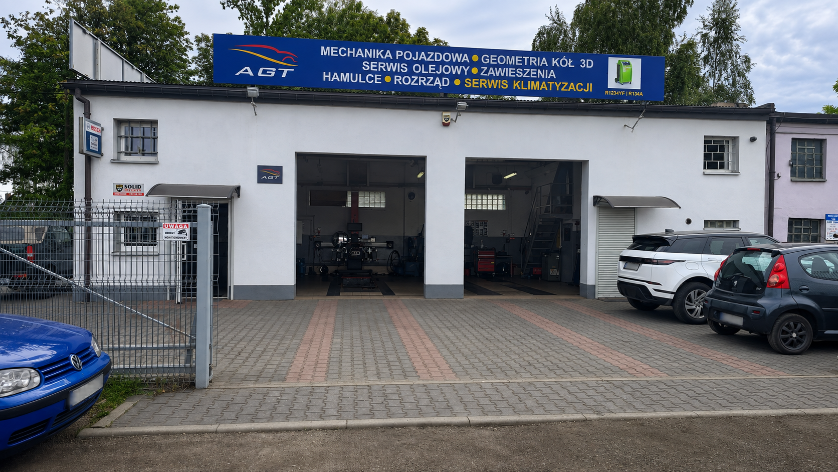 Wjazdy do warsztatu Auto-Geo-Test przy ulicy Witczaka